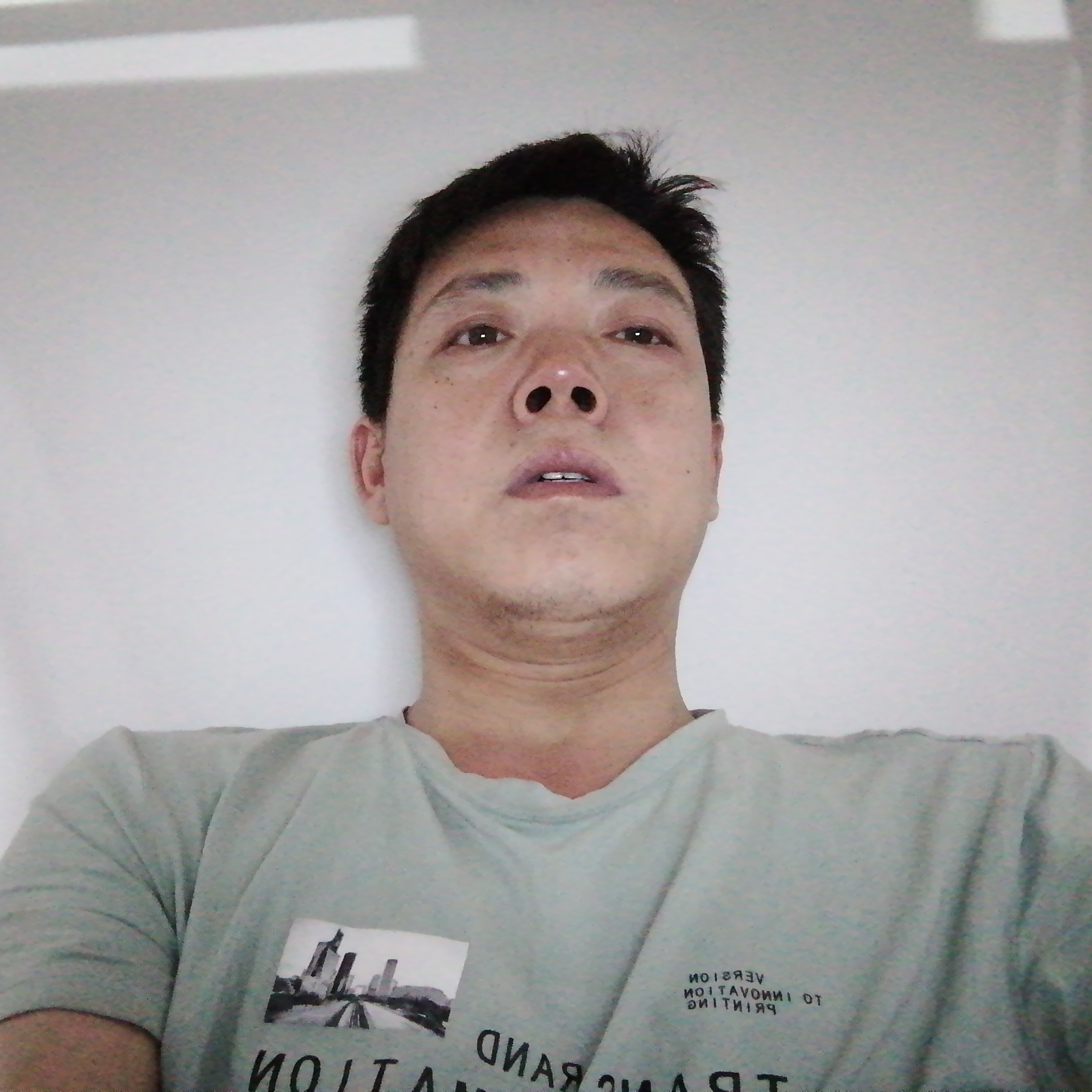 微笑还缥缈的照片