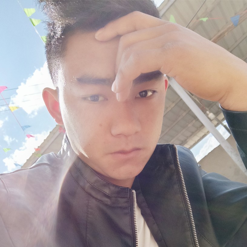 犹豫笑少女的照片