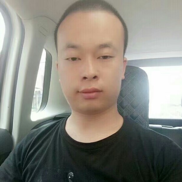 冷眸深拥幸福的照片