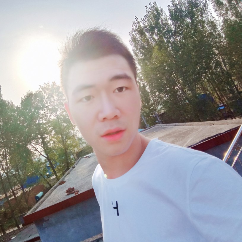 明媚挽手微凉的照片