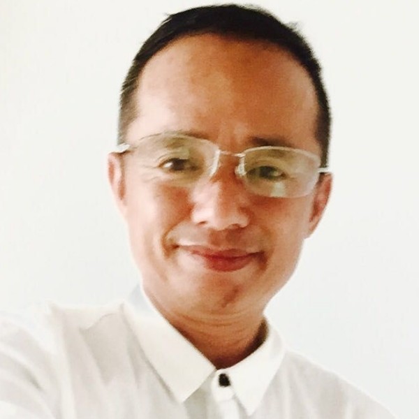 标致倾心大船的照片