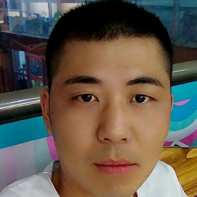 白云踢淡淡的照片