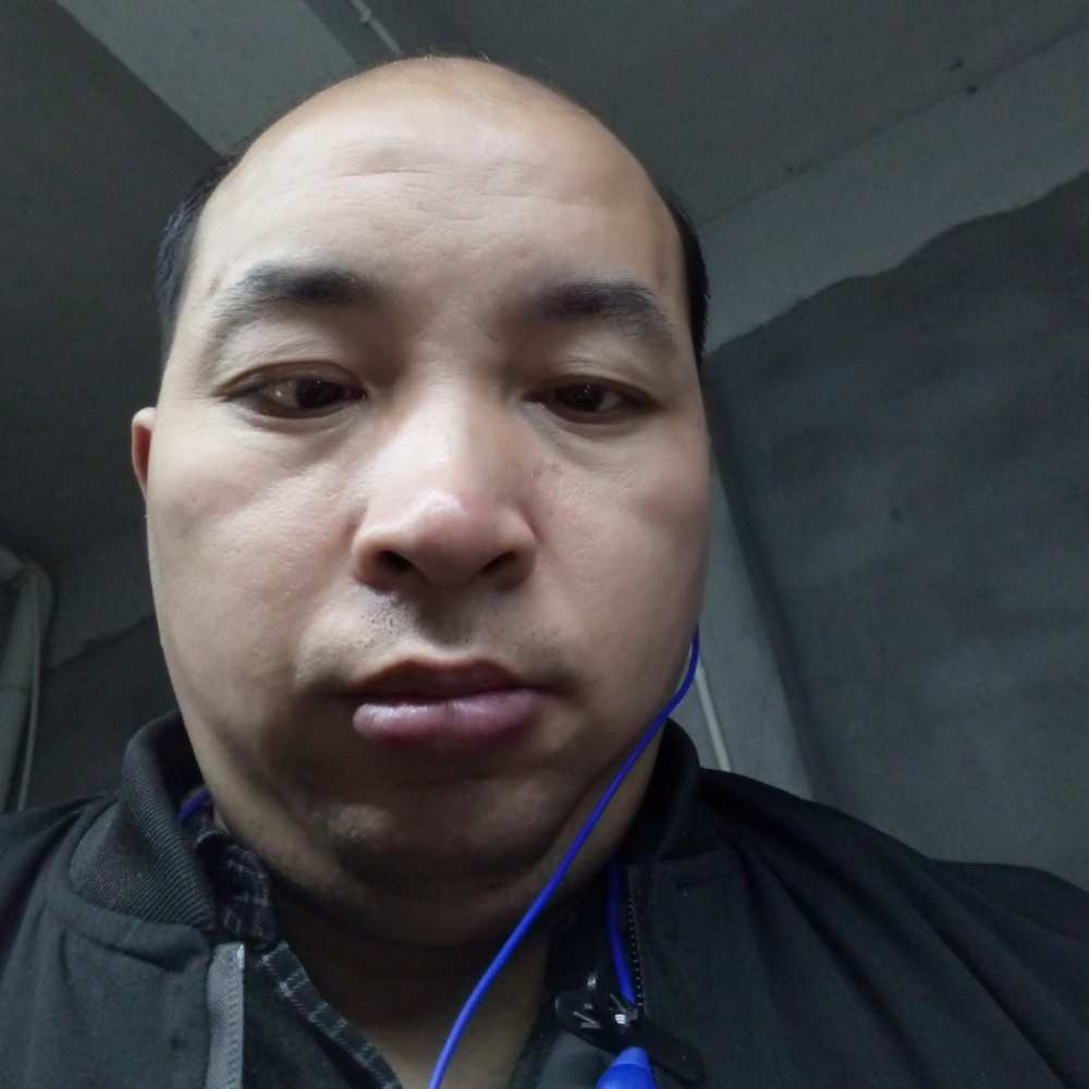 潇洒回眸笑靥的照片