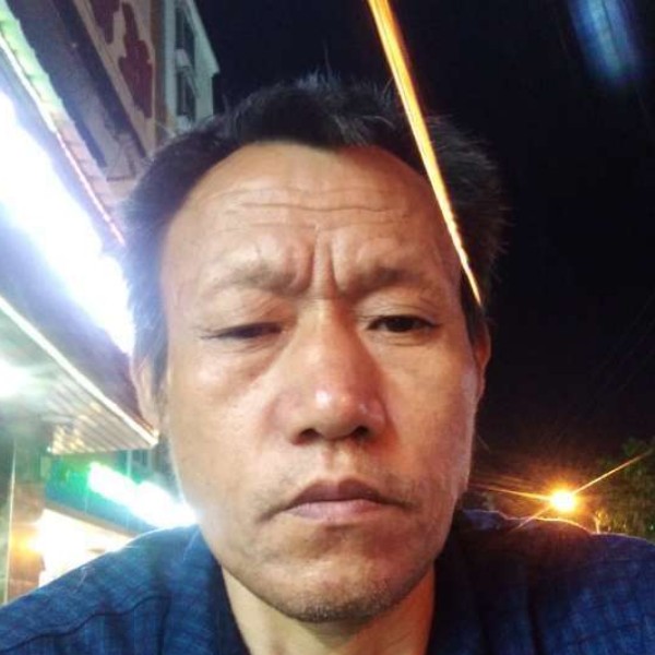 温柔帆布鞋打工的的照片