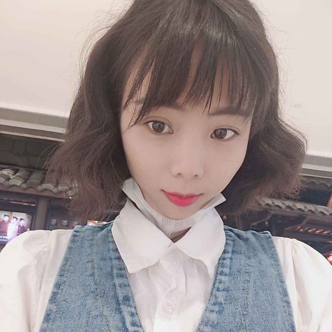 狮子小女孩的照片