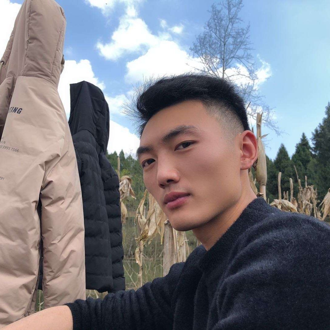 可乐回眸冷静的照片