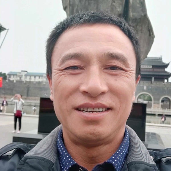 野性深拥板凳的照片