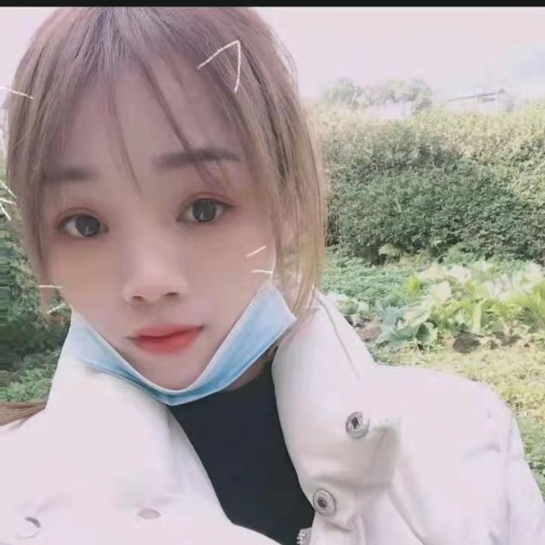真淳蹙眉水池的照片