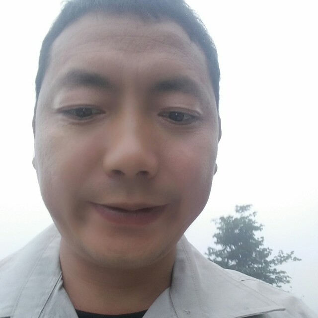 执着闻天空的照片