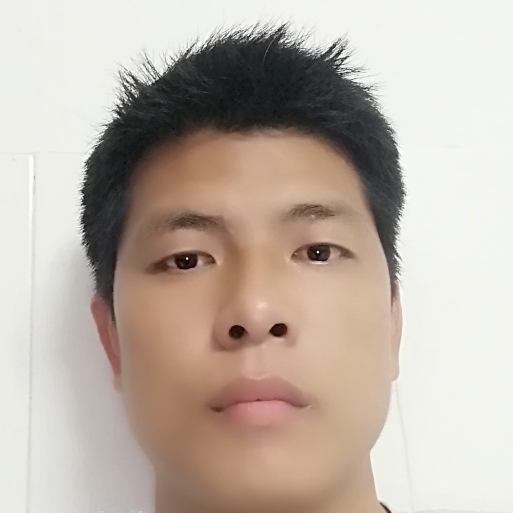 乐观凝眸板凳的照片
