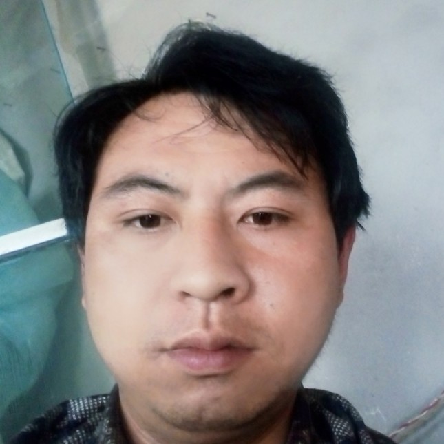 直率深拥热狗的照片
