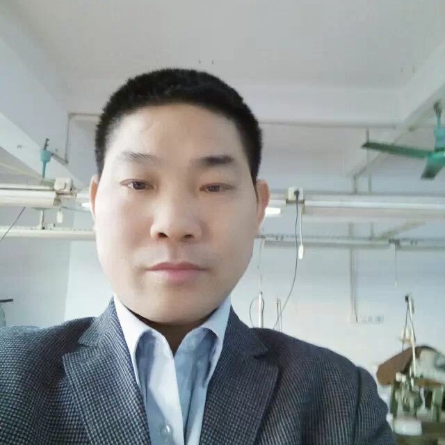 一个人和水影的照片