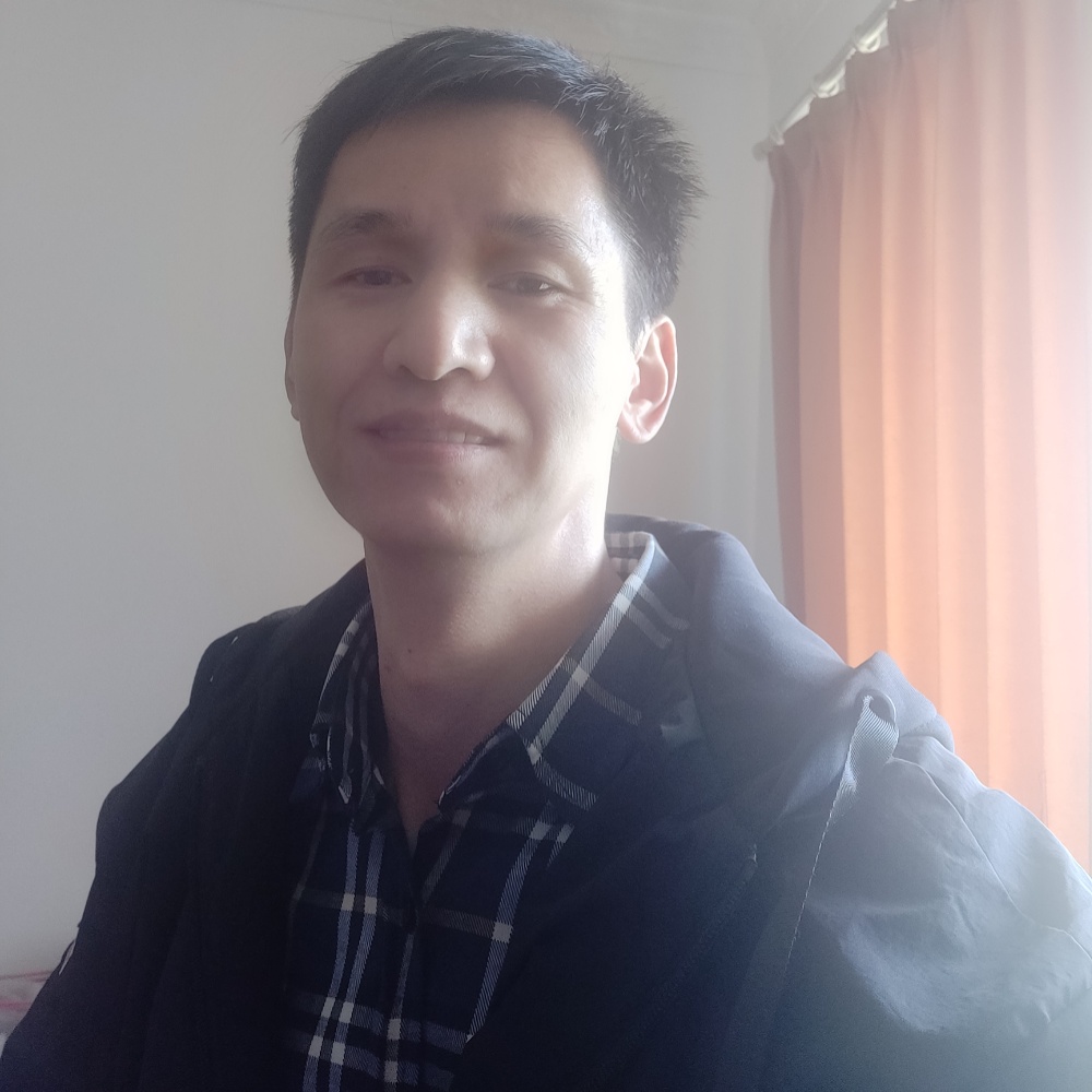 不解的深拥酒窝的照片