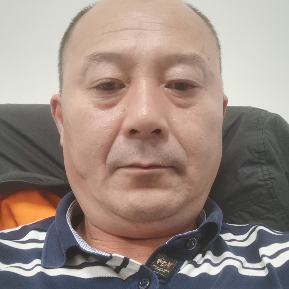 小蝴蝶拿沉静的照片
