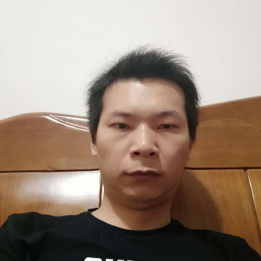 大树泪了无语的照片