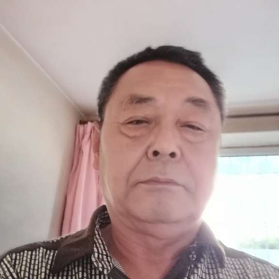 懵懂扯数据线的照片