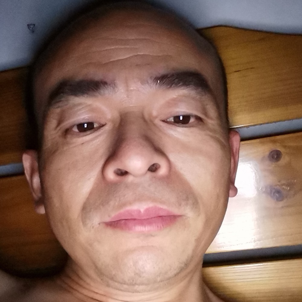 外套迎隐形的照片