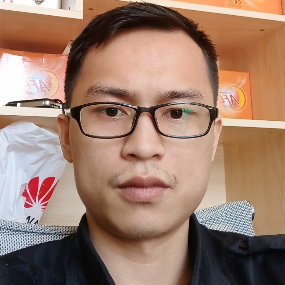 30岁的老男人的照片