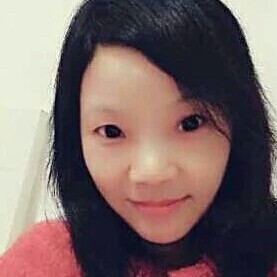 小蝴蝶漫步初夏的照片