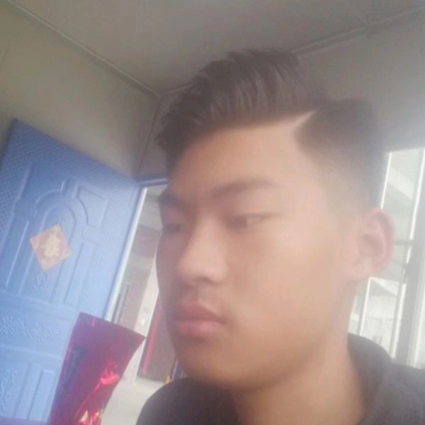 修车小伙改装小能的照片