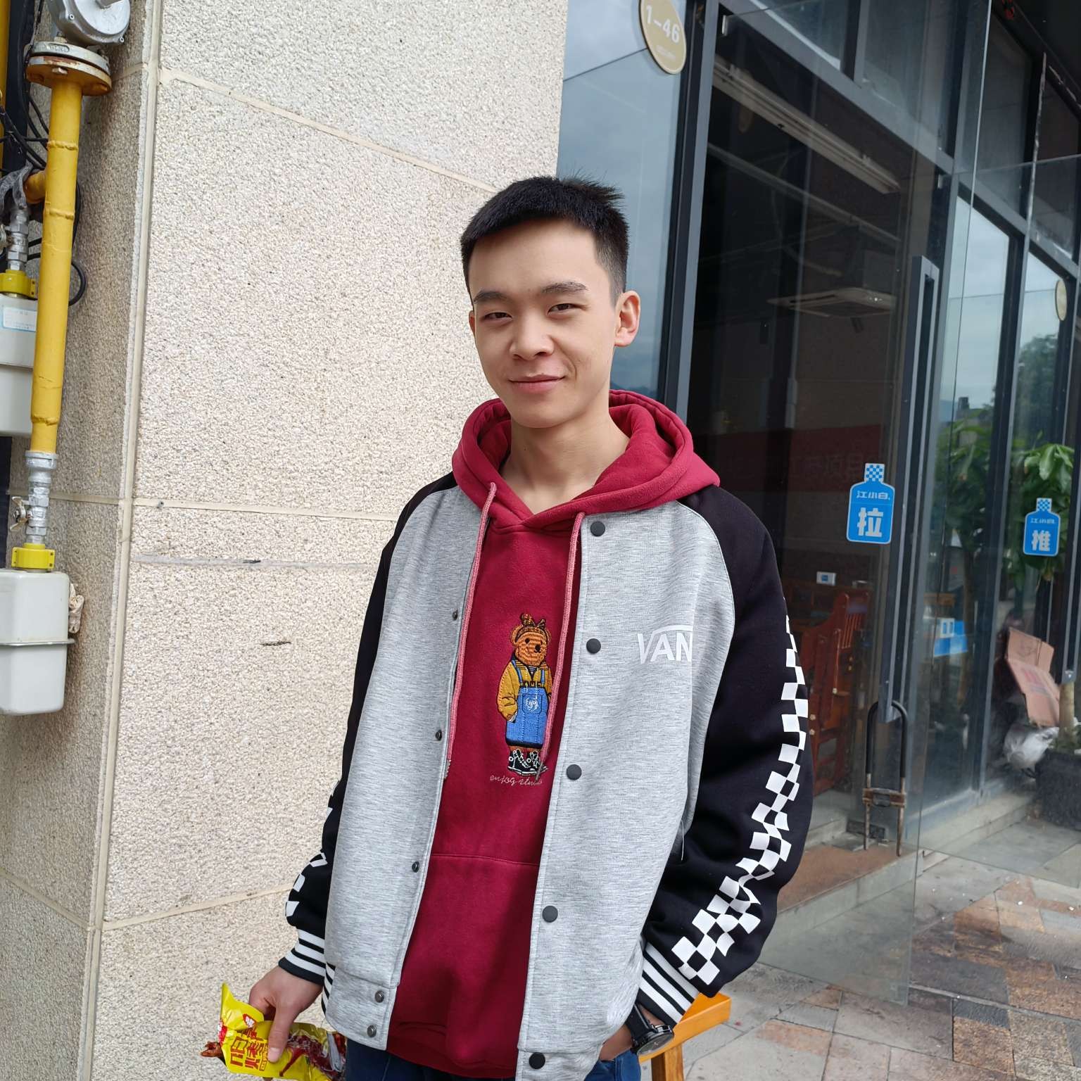 ai黄鹏的照片