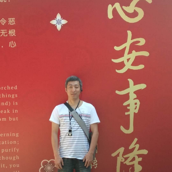 勤奋男人的照片