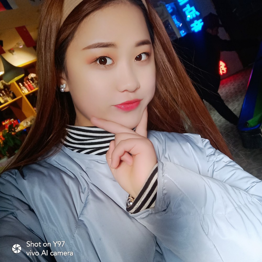 萝莉轻松的照片