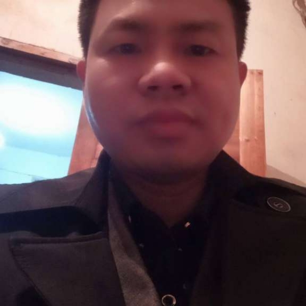 沙漠之鹰飞往月球的照片