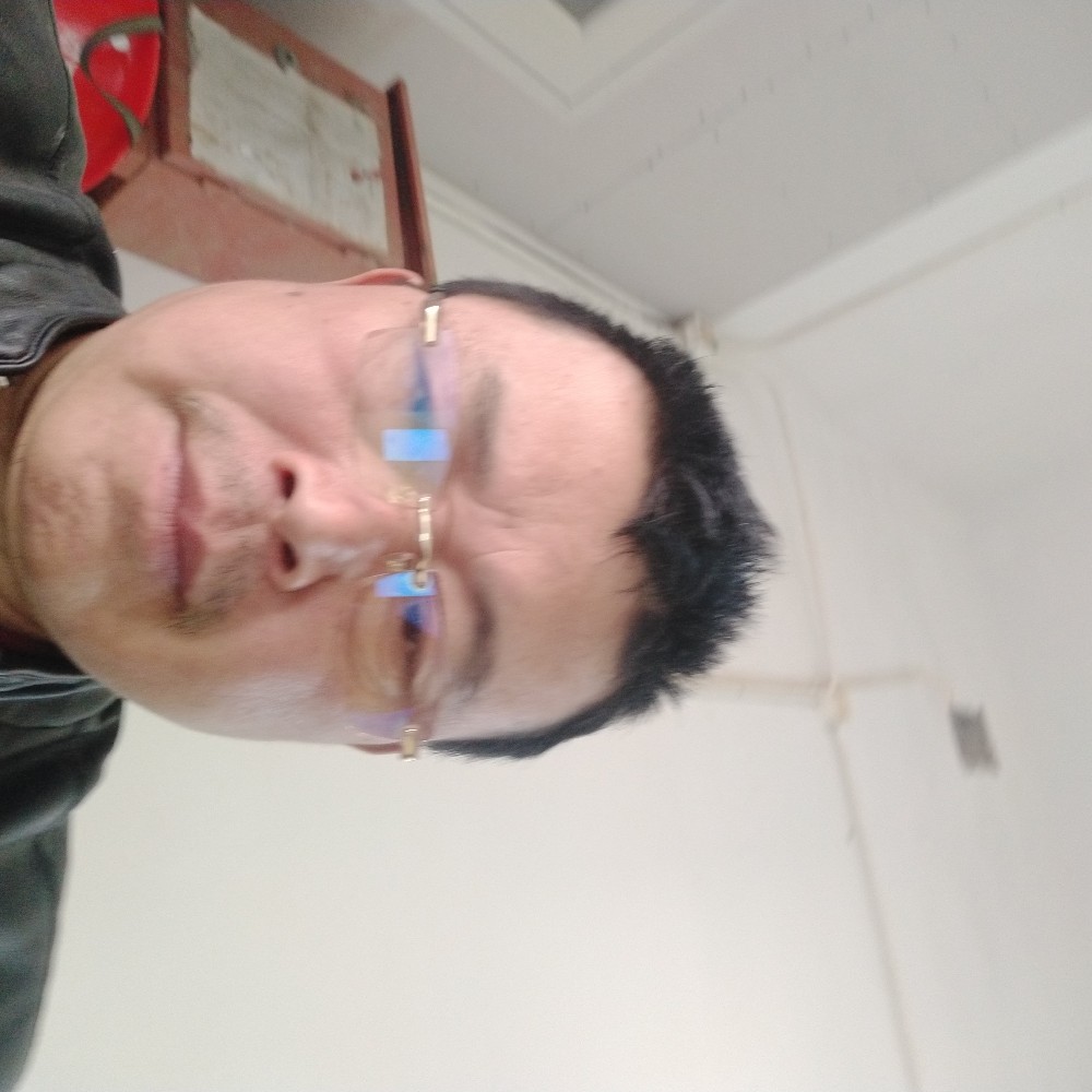 山岚风中的照片
