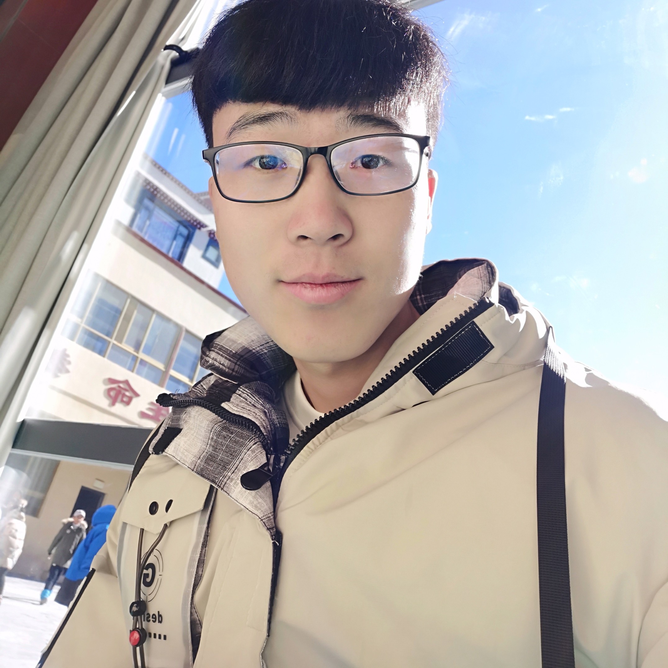 唇彩回眸阔达的照片