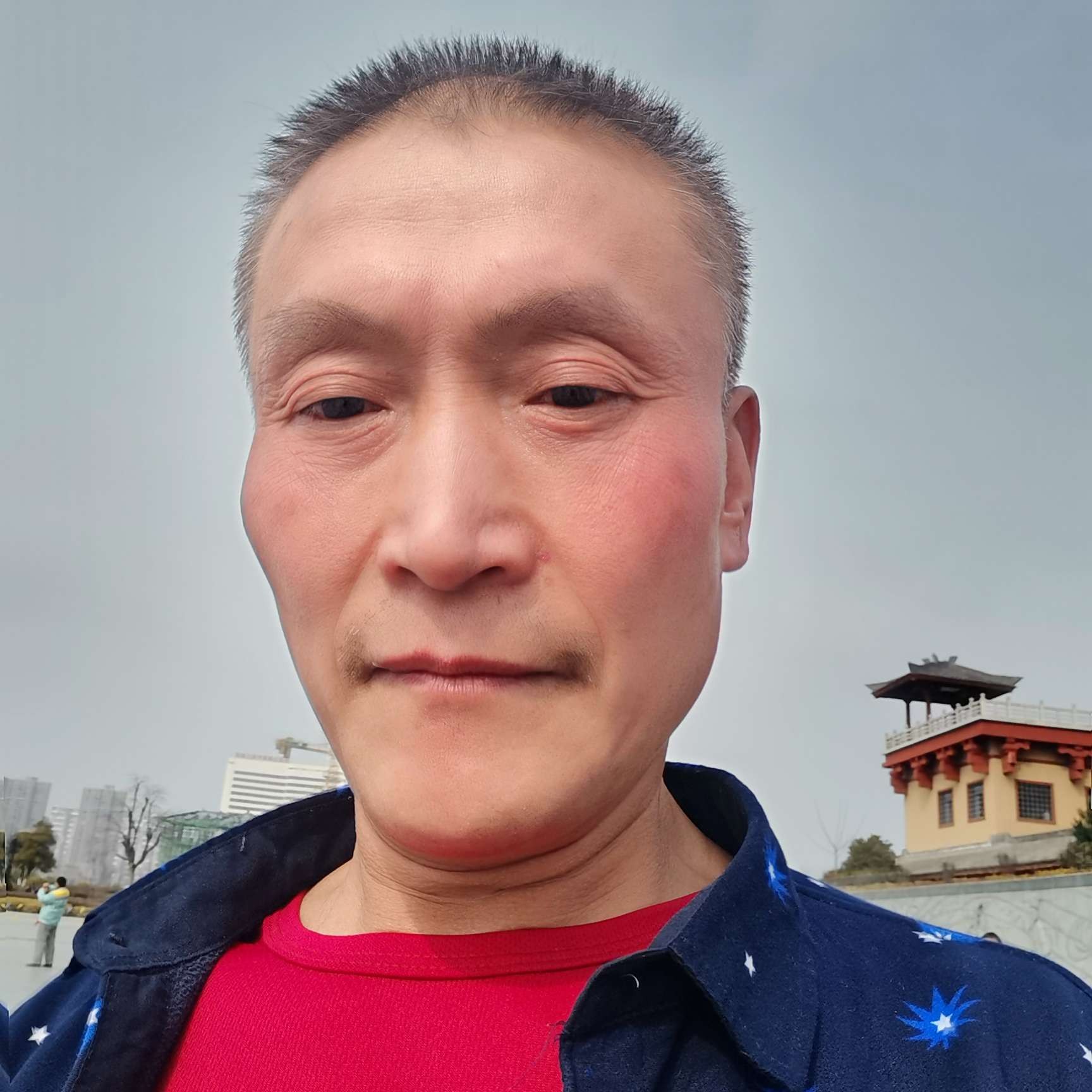 坚定迎琉璃的照片