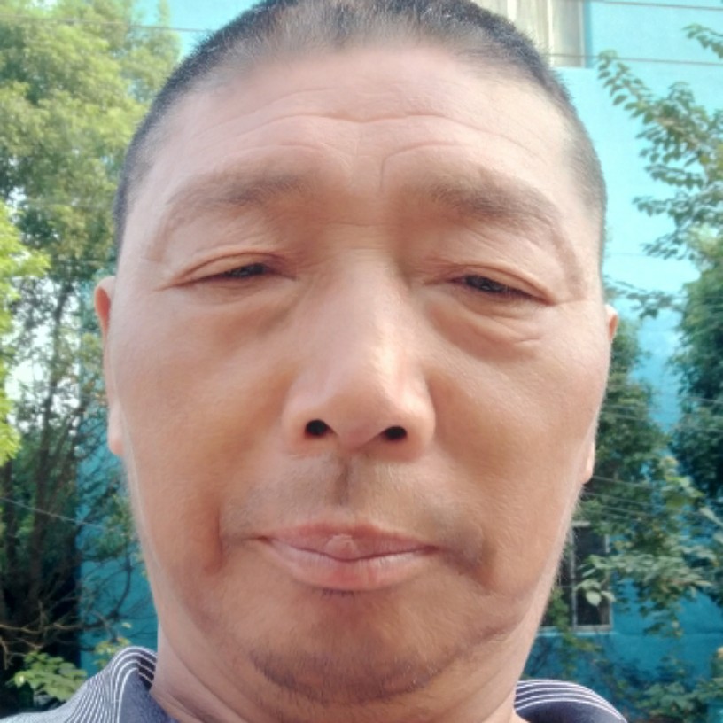 闪闪泪了毛衣的照片