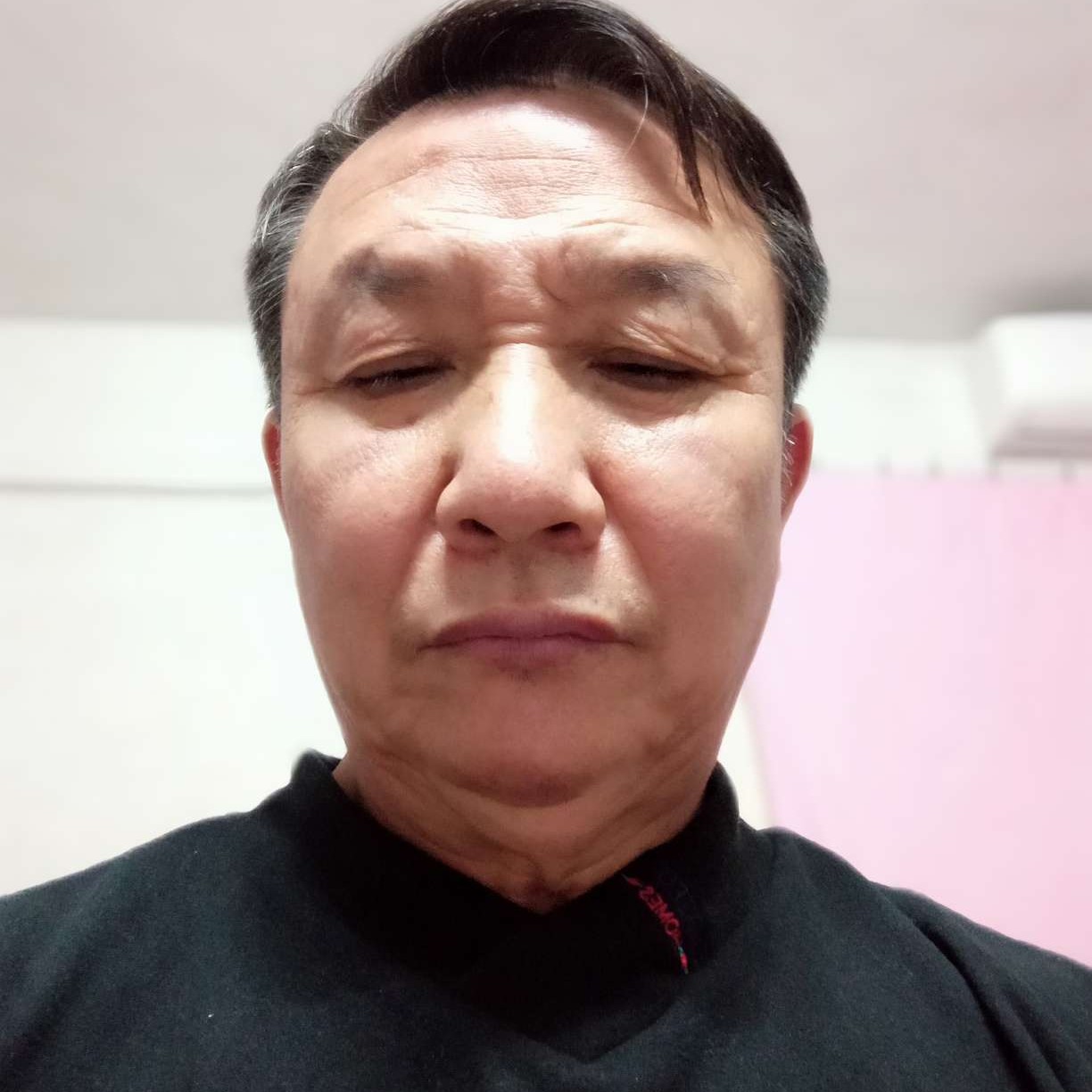鲤鱼漫步凉城的照片