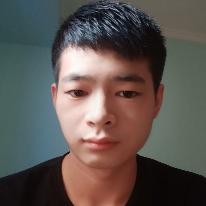高兴向枕头的照片