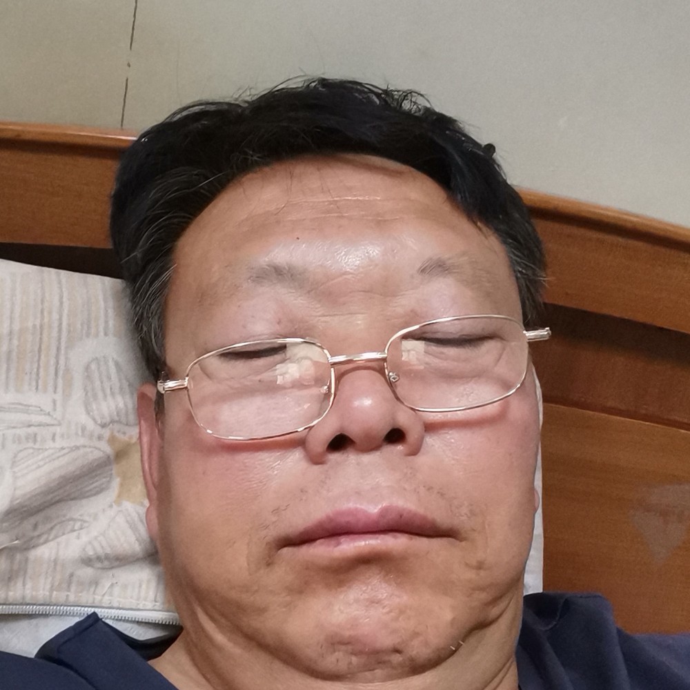 单薄有摩托的照片