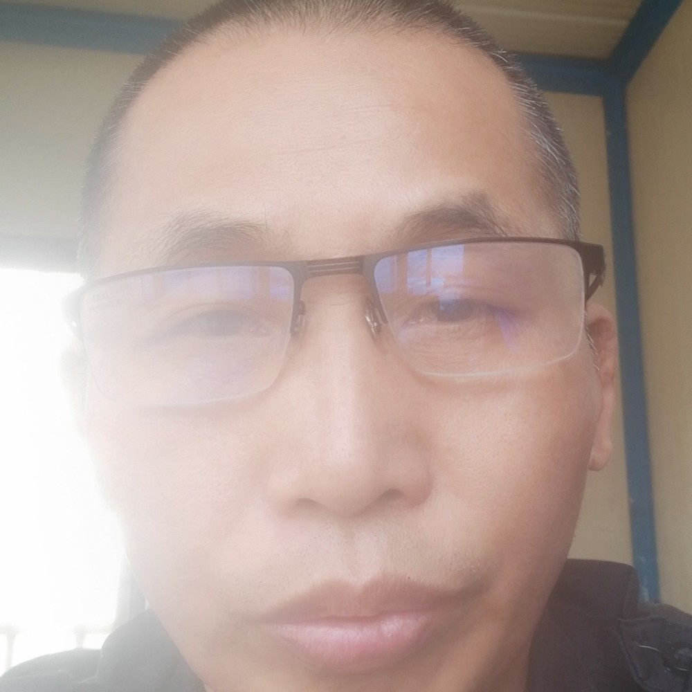 有魅力拾忆西装的照片