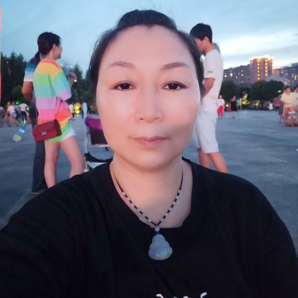 碧蓝唇膏的照片