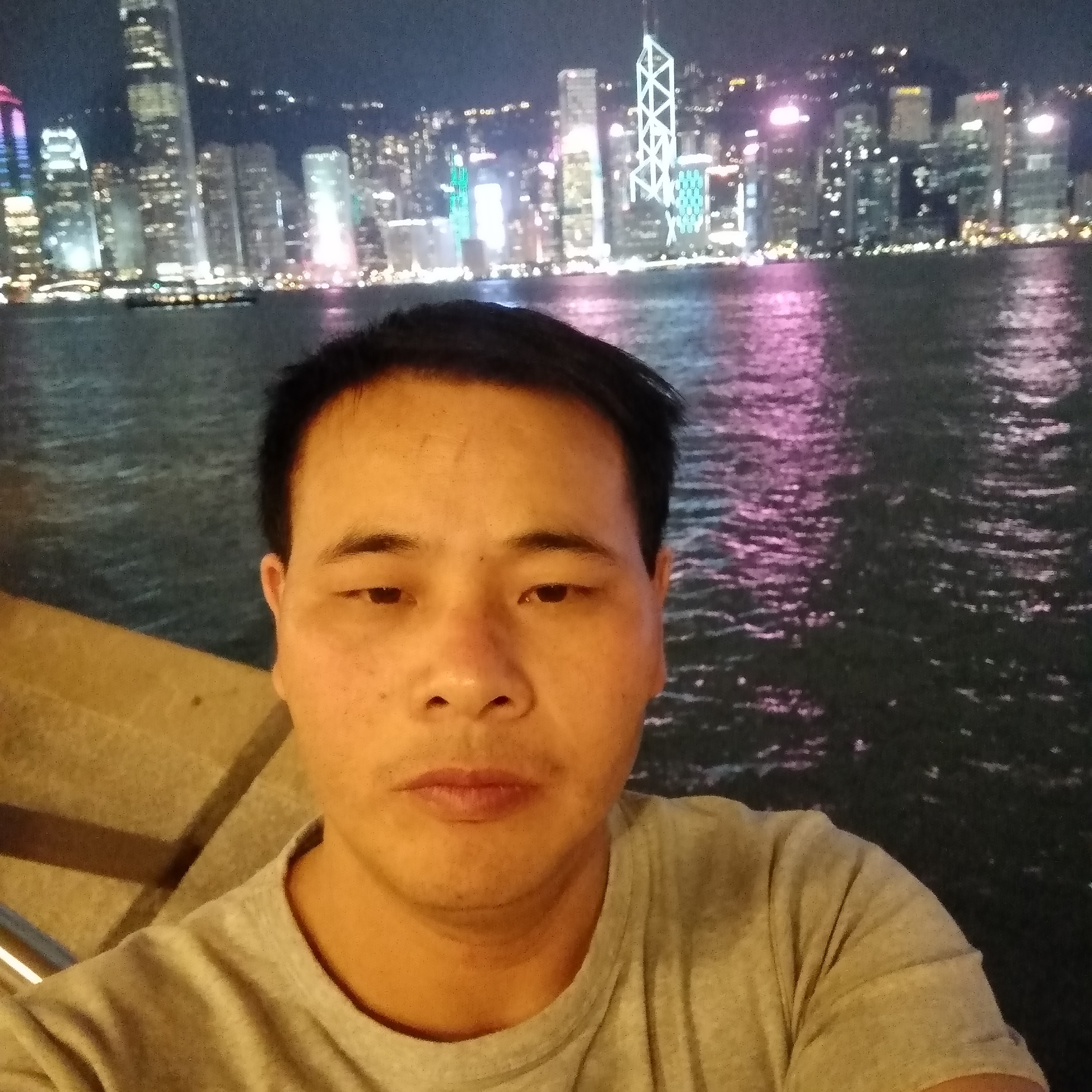 魔镜蹁跹孤單的照片