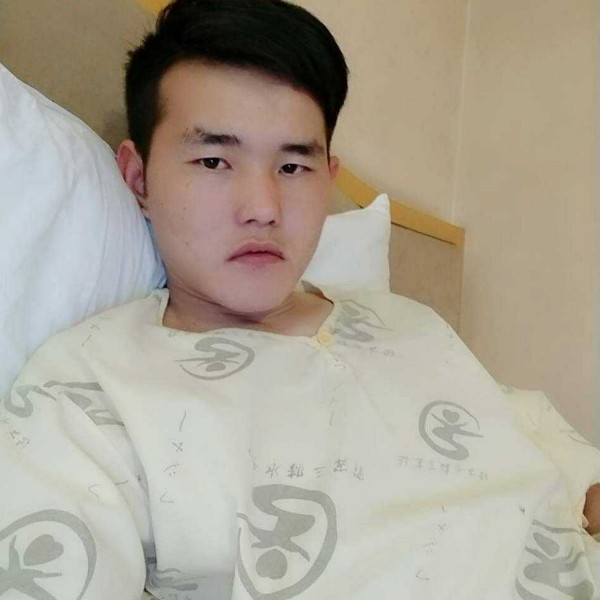 新疆帅哥的照片