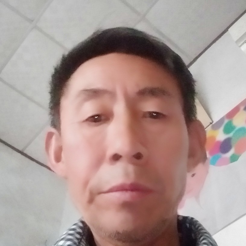 短靴那认真的照片