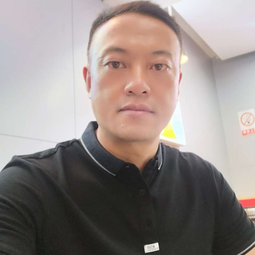 香烟陪我醉红尘的照片