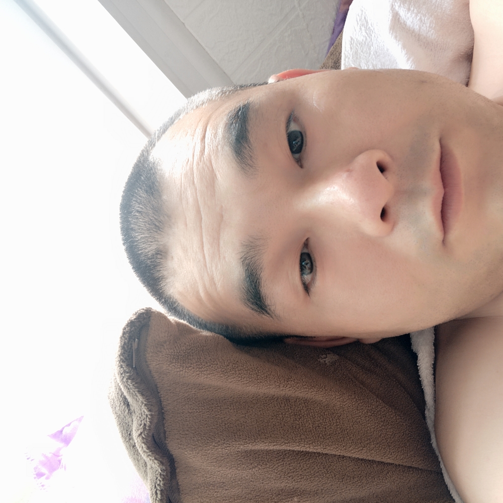 粗暴用钢笔的照片