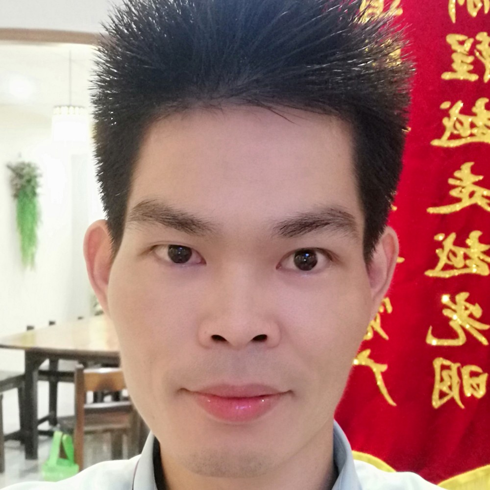 路灯邂逅羞涩的照片