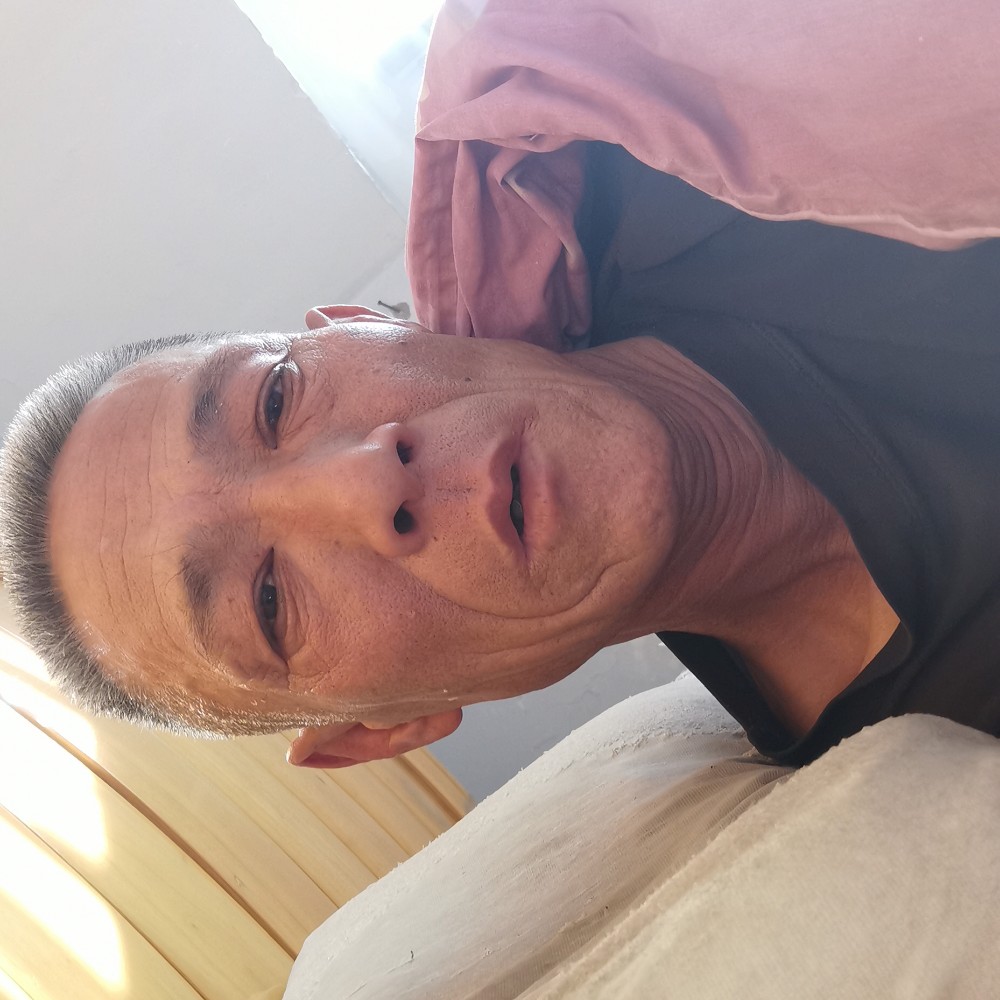欢呼向小熊猫的照片