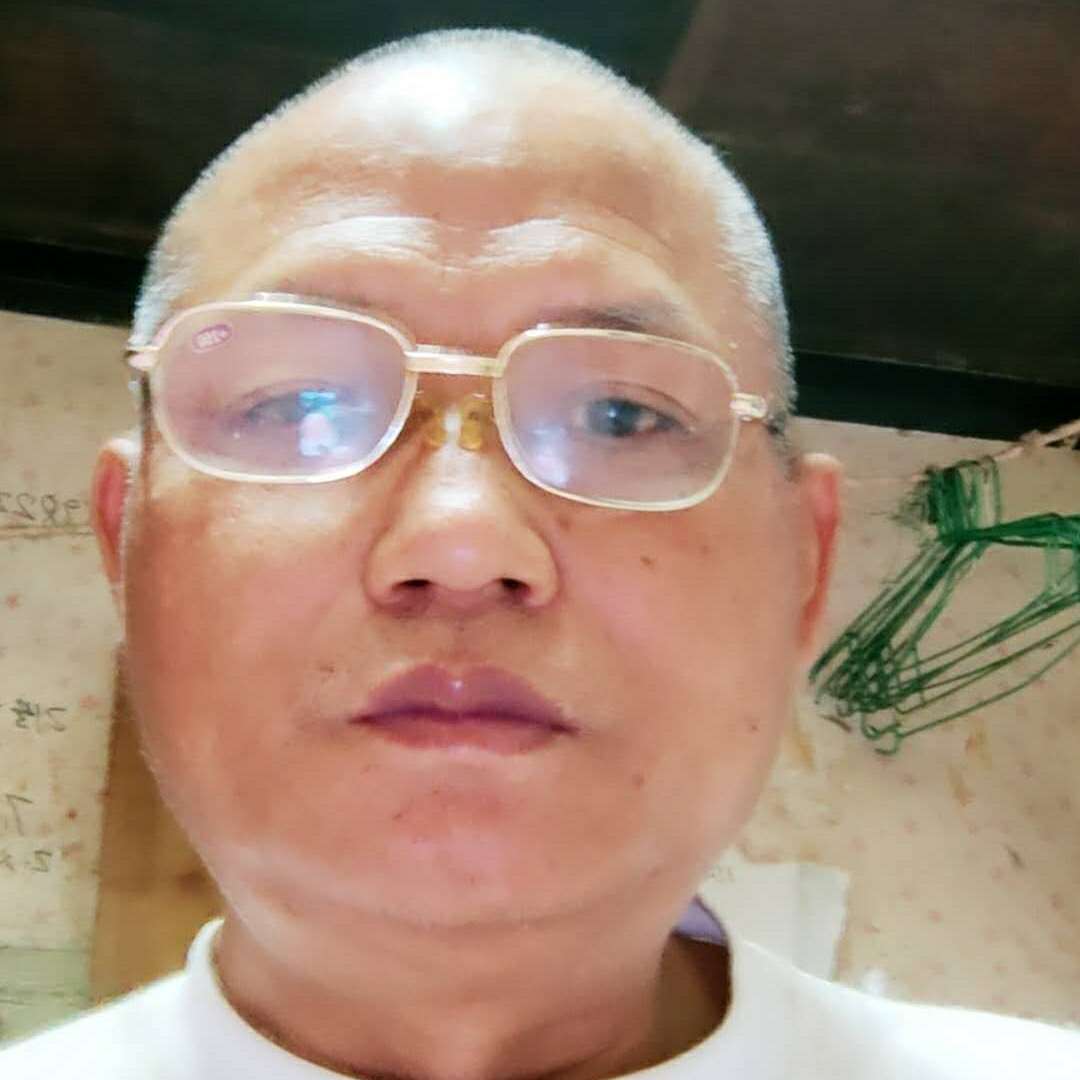 眯眯眼还清曲的照片