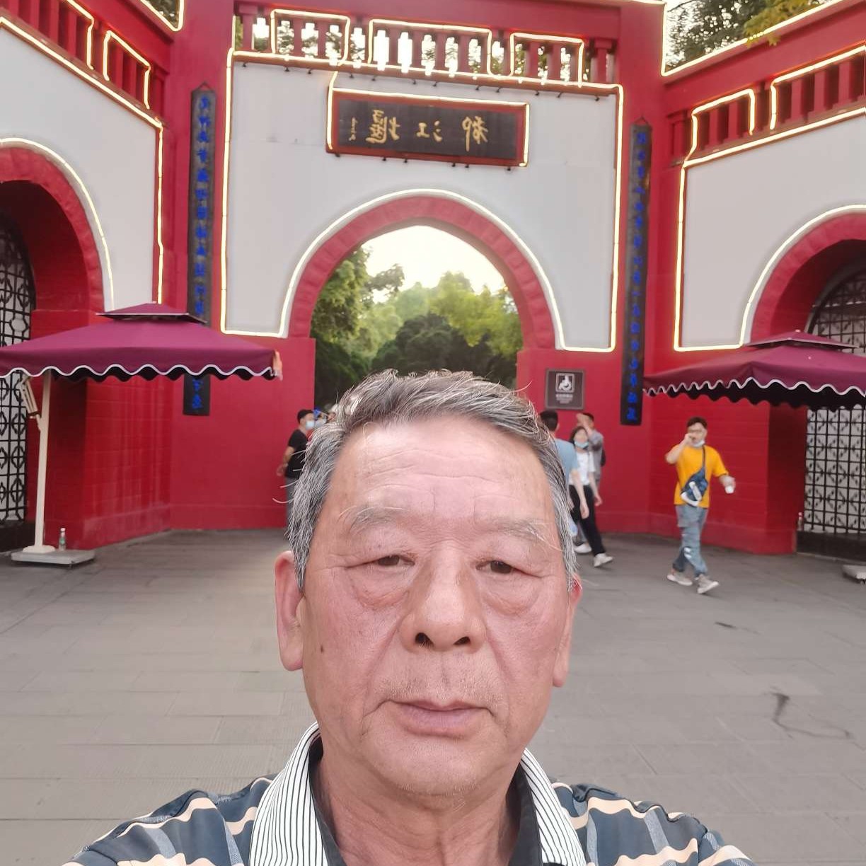 轻松给飞机的照片