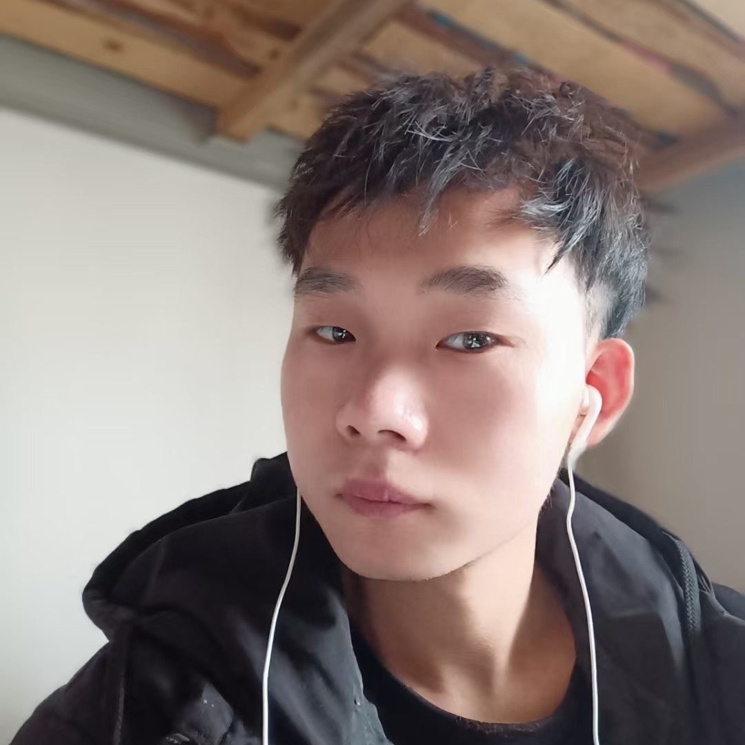 高贵拿小熊猫的照片