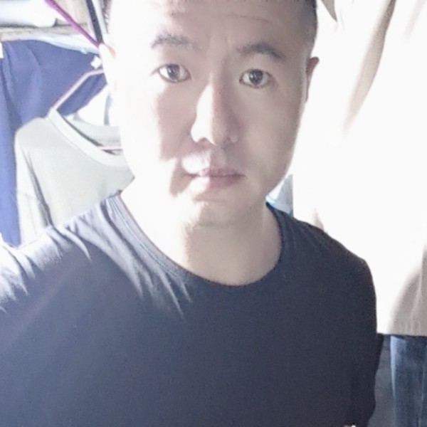 听歌会流泪的人的照片