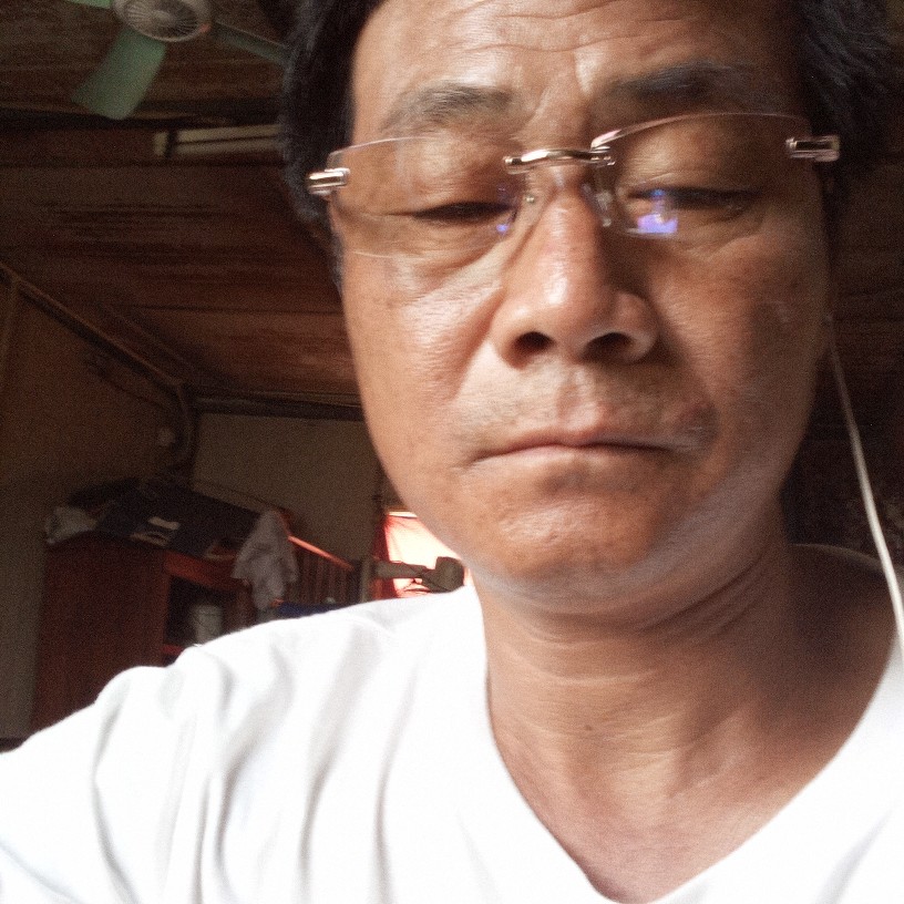 爱笑漫步丝袜的照片