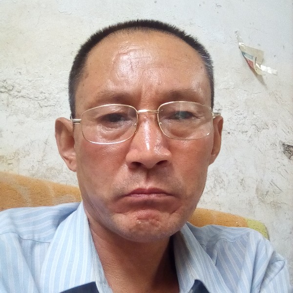 安详草丛的照片